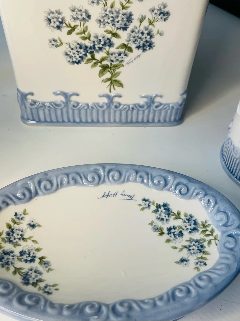 Tommy Hilfiger 5 Piece Vintage Ceramic Set Blue Forget Me Not Victorian Floral